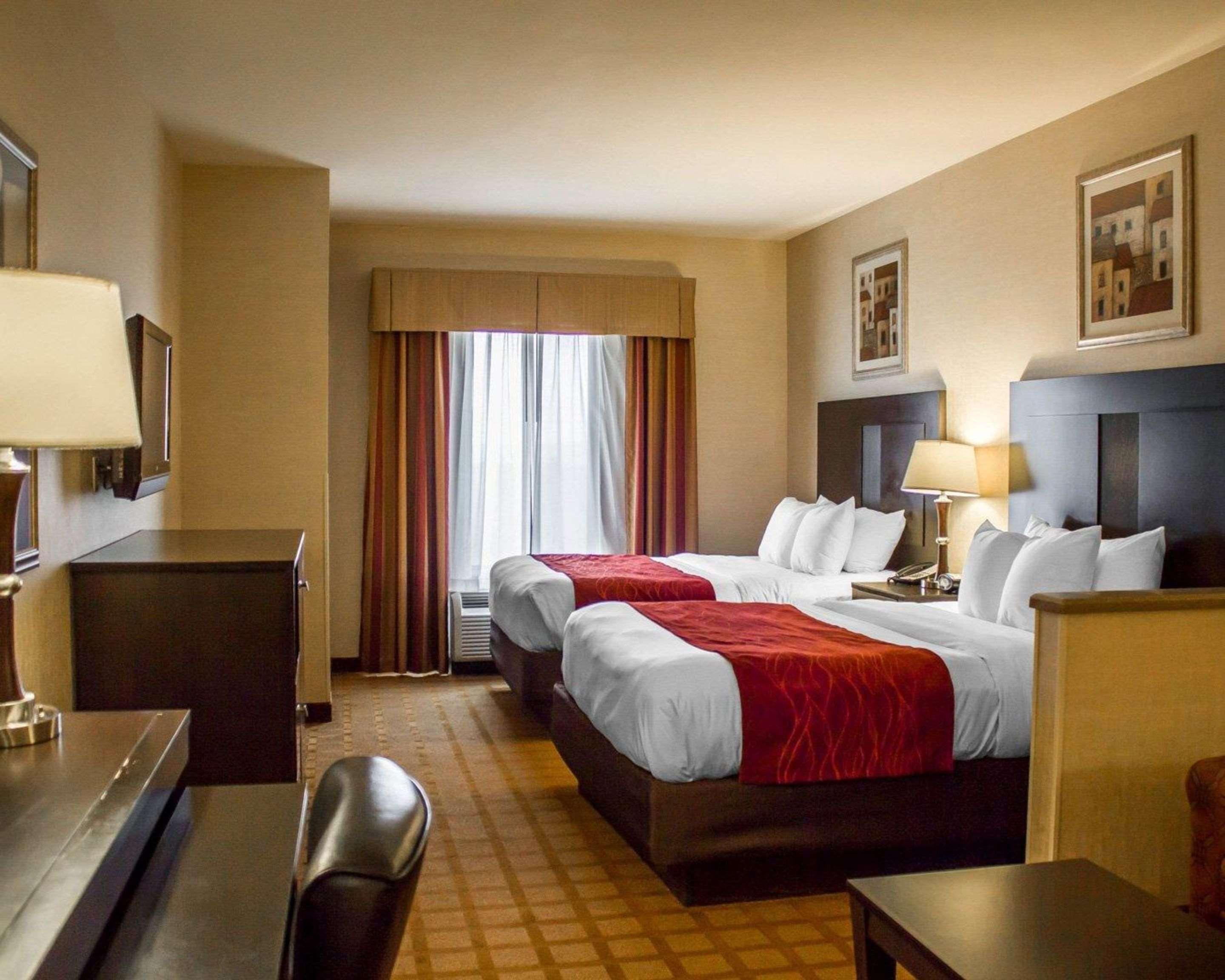 Edinboro Comfort Suites מראה חיצוני תמונה