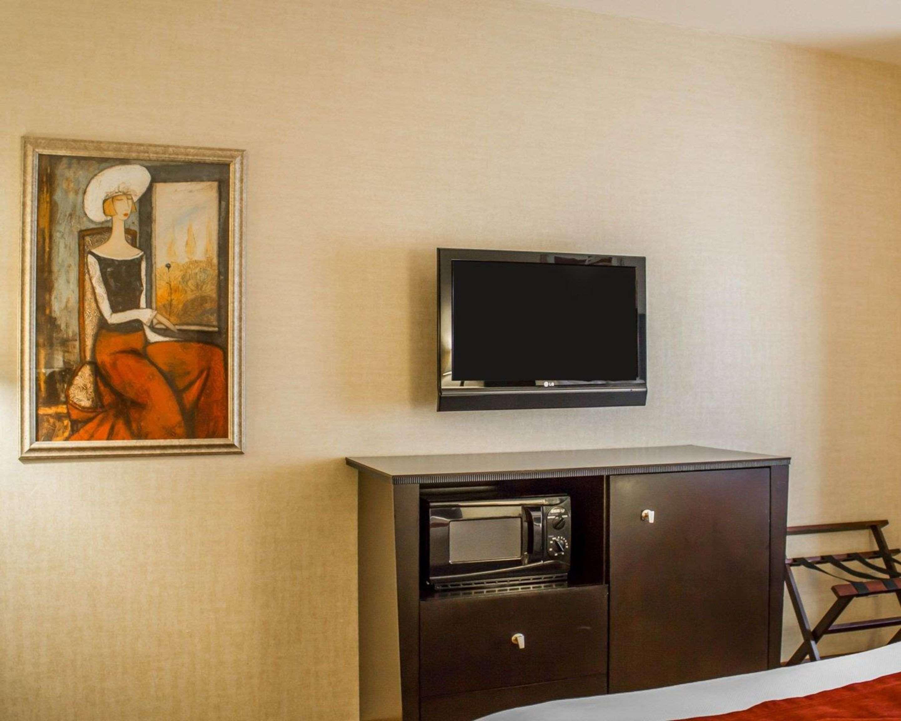 Edinboro Comfort Suites מראה חיצוני תמונה