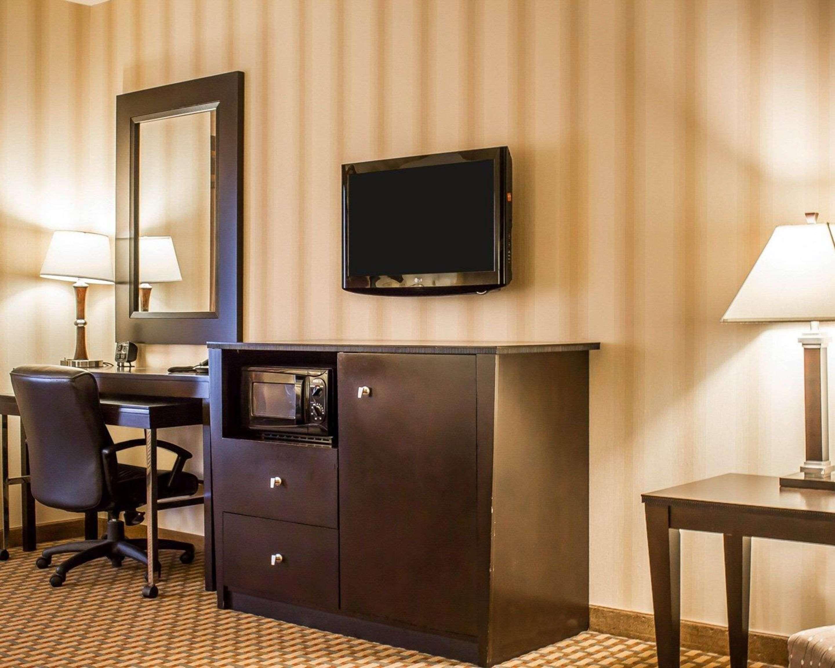 Edinboro Comfort Suites מראה חיצוני תמונה